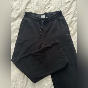 Aritzia Cozy Fleece Boyfriend Basic Wide Sweatpant - Size M